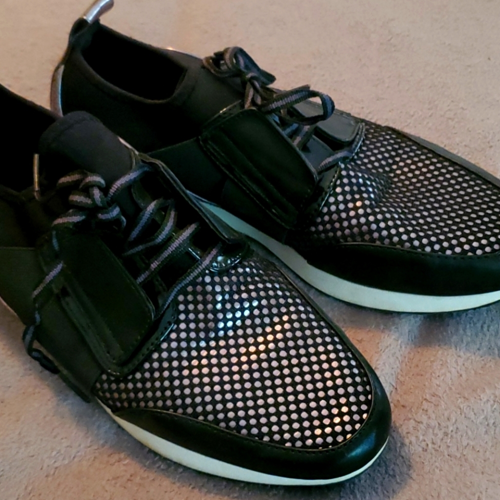⭐ EUC ♡ WORN ONE TIME ♡ SNEAKERS ⭐
